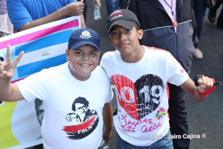 Caminata Con Amor que todo puede, con Amor que todo vence en Nuestra Nicaragua Libre ! Mujeres por la Vida !