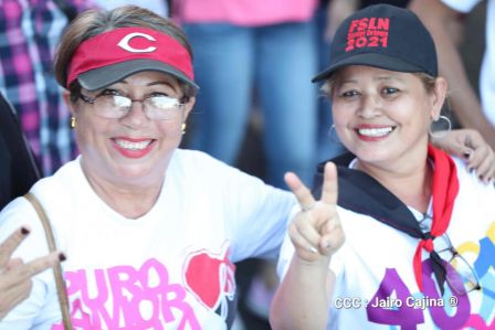 Caminata Con Amor que todo puede, con Amor que todo vence en Nuestra Nicaragua Libre ! Mujeres por la Vida !