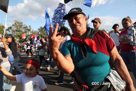 Caminata Con Amor que todo puede, con Amor que todo vence en Nuestra Nicaragua Libre ! Mujeres por la Vida !