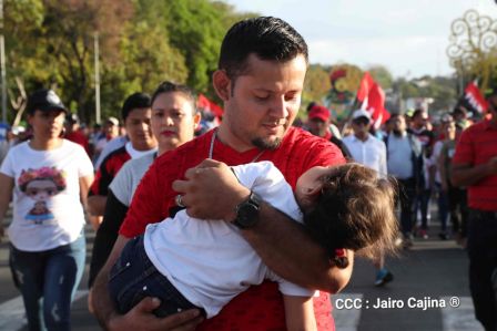 Caminata Con Amor que todo puede, con Amor que todo vence en Nuestra Nicaragua Libre ! Mujeres por la Vida !