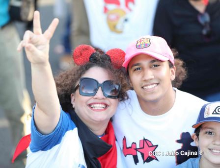 Caminata Con Amor que todo puede, con Amor que todo vence en Nuestra Nicaragua Libre ! Mujeres por la Vida !