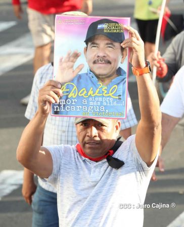 Caminata Con Amor que todo puede, con Amor que todo vence en Nuestra Nicaragua Libre ! Mujeres por la Vida !