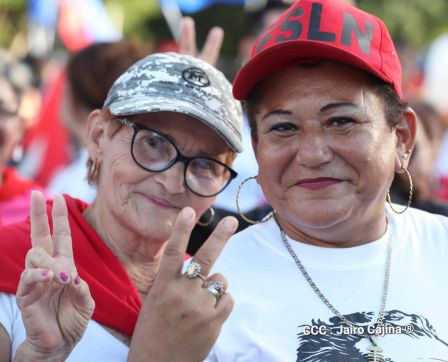 Caminata Con Amor que todo puede, con Amor que todo vence en Nuestra Nicaragua Libre ! Mujeres por la Vida !