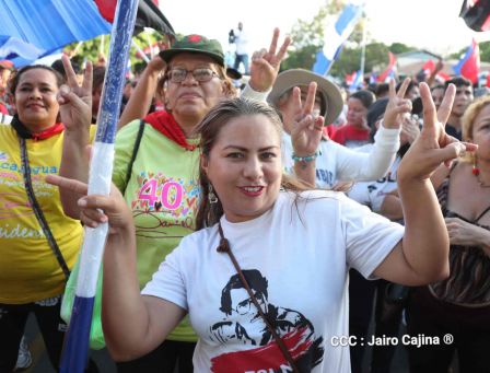 Caminata Con Amor que todo puede, con Amor que todo vence en Nuestra Nicaragua Libre ! Mujeres por la Vida !