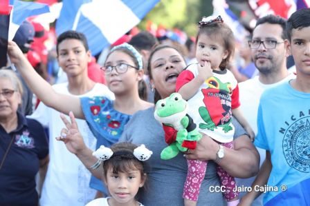 Caminata Con Amor que todo puede, con Amor que todo vence en Nuestra Nicaragua Libre ! Mujeres por la Vida !