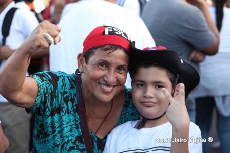 Caminata Con Amor que todo puede, con Amor que todo vence en Nuestra Nicaragua Libre ! Mujeres por la Vida !