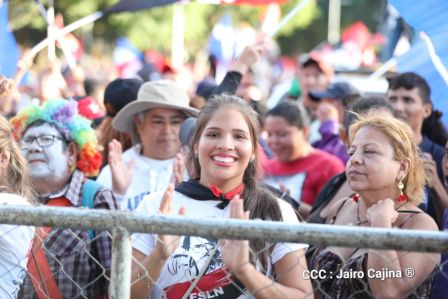 Caminata Con Amor que todo puede, con Amor que todo vence en Nuestra Nicaragua Libre ! Mujeres por la Vida !