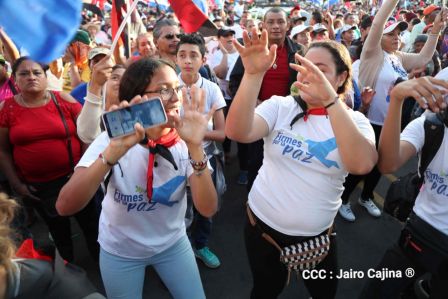 Caminata Con Amor que todo puede, con Amor que todo vence en Nuestra Nicaragua Libre ! Mujeres por la Vida !