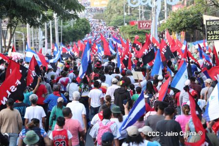 Caminata Con Amor que todo puede, con Amor que todo vence en Nuestra Nicaragua Libre ! Mujeres por la Vida !
