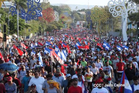 Caminata Con Amor que todo puede, con Amor que todo vence en Nuestra Nicaragua Libre ! Mujeres por la Vida !