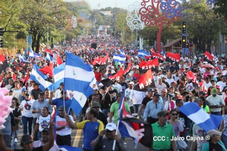 Caminata Con Amor que todo puede, con Amor que todo vence en Nuestra Nicaragua Libre ! Mujeres por la Vida !