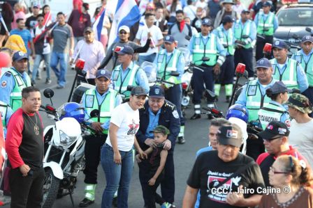 Caminata Con Amor que todo puede, con Amor que todo vence en Nuestra Nicaragua Libre ! Mujeres por la Vida !