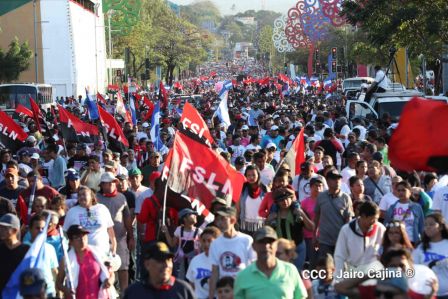 Caminata Con Amor que todo puede, con Amor que todo vence en Nuestra Nicaragua Libre ! Mujeres por la Vida !