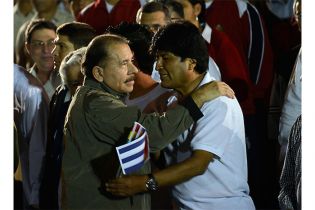 Daniel y Rosario participaron en Marcha de las Antorchas en Cuba