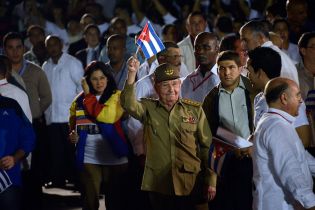 Daniel y Rosario participaron en Marcha de las Antorchas en Cuba