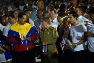 Daniel y Rosario participaron en Marcha de las Antorchas en Cuba