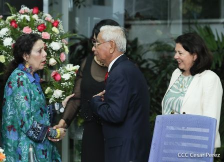 Presidente Daniel Ortega y vicepresidenta Rosario Murillo en ameno encuentro con director de RAE