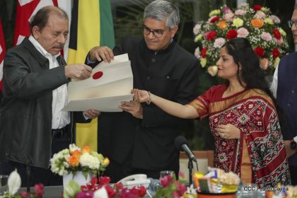  Cinco nuevos embajadores concurrentes presentan cartas credenciales