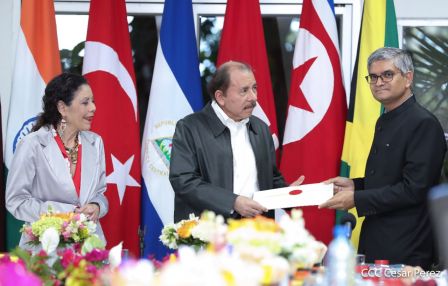  Cinco nuevos embajadores concurrentes presentan cartas credenciales