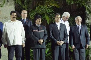 Daniel y Rosario junto a presidentes CELAC en Palacio de la Revolución (Cuba)