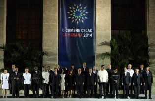 Daniel y Rosario junto a presidentes CELAC en Palacio de la Revolución (Cuba)