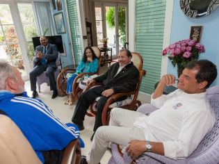 Daniel y Rosario sostienen fraternal encuentro con Fidel en Cuba
