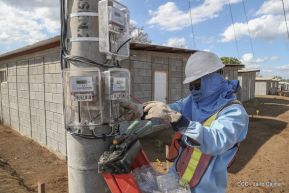 Familias recibieron las primeras 100 casas del programa Bismarck Martínez