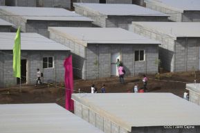 Familias recibieron las primeras 100 casas del programa Bismarck Martínez