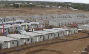 Familias recibieron las primeras 100 casas del programa Bismarck Martínez