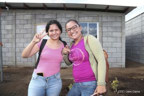 Familias recibieron las primeras 100 casas del programa Bismarck Martínez