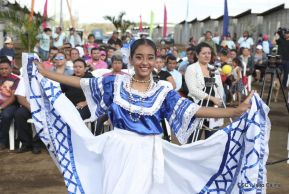 Familias recibieron las primeras 100 casas del programa Bismarck Martínez