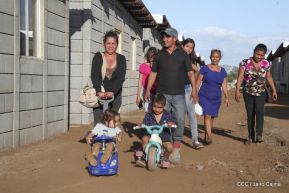 Familias recibieron las primeras 100 casas del programa Bismarck Martínez