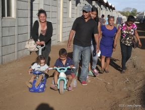 Familias recibieron las primeras 100 casas del programa Bismarck Martínez