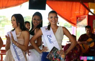 Candidatas Carnaval Alegría por la Vida visitan Puerto Salvador Allende