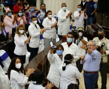 Medalla de Honor a Trabajadores de la Salud de Nicaragua, Guerros de Luz y Amor