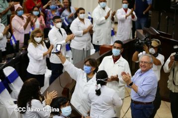 Medalla de Honor a Trabajadores de la Salud de Nicaragua, Guerros de Luz y Amor