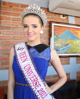 Candidatas a Miss Teen Universe visitan Puerto Salvador Allende