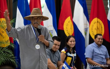 Juventud Sandinista rinde homenaje al maestro Orlando Pineda y al profesor Miguel de Castilla