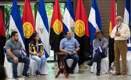 Juventud Sandinista rinde homenaje al maestro Orlando Pineda y al profesor Miguel de Castilla