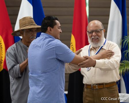 Juventud Sandinista rinde homenaje al maestro Orlando Pineda y al profesor Miguel de Castilla