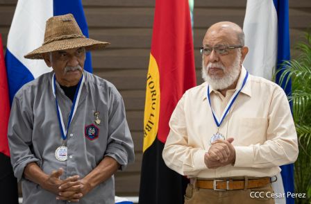 Juventud Sandinista rinde homenaje al maestro Orlando Pineda y al profesor Miguel de Castilla