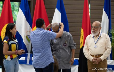 Juventud Sandinista rinde homenaje al maestro Orlando Pineda y al profesor Miguel de Castilla