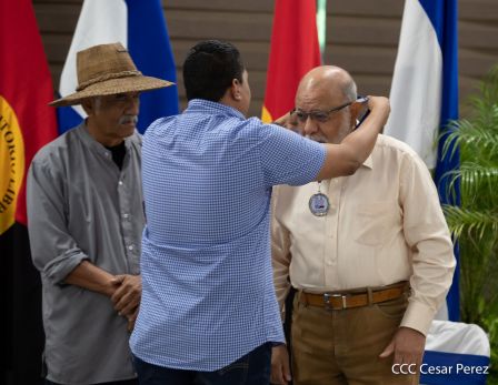 Juventud Sandinista rinde homenaje al maestro Orlando Pineda y al profesor Miguel de Castilla
