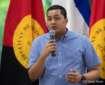 Juventud Sandinista rinde homenaje al maestro Orlando Pineda y al profesor Miguel de Castilla