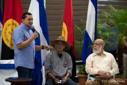 Juventud Sandinista rinde homenaje al maestro Orlando Pineda y al profesor Miguel de Castilla