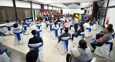 Juventud Sandinista rinde homenaje al maestro Orlando Pineda y al profesor Miguel de Castilla