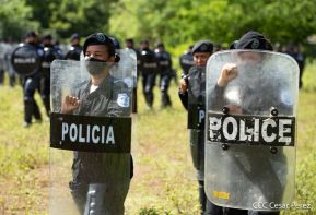 Mujeres de la DOEP saludan 41 años de fundación de la Policía Nacional