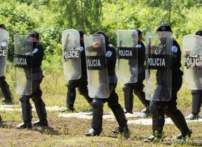 Mujeres de la DOEP saludan 41 años de fundación de la Policía Nacional