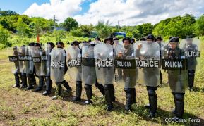 Mujeres de la DOEP saludan 41 años de fundación de la Policía Nacional