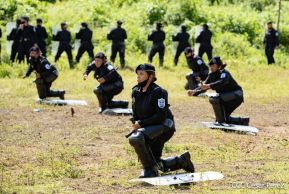 Mujeres de la DOEP saludan 41 años de fundación de la Policía Nacional